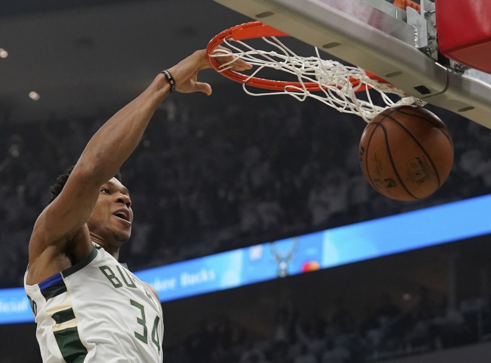 Bucks 108, Raptors 100